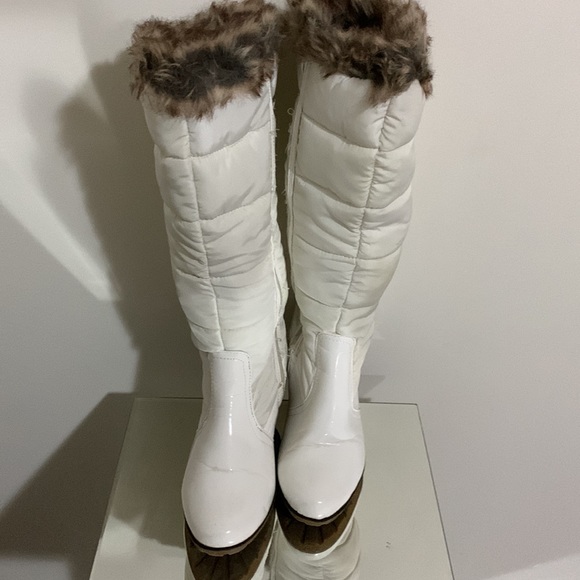 Cream Colored Bamboo boots - Picture 2 of 2